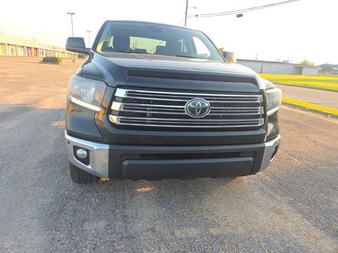 Used 2021 Toyota Tundra 4x4 CrewMax image 2