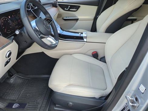 Used 2024 Mercedes-Benz GLC 300 4MATIC image 12