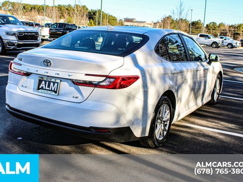 Used 2025 Toyota Camry LE image 5