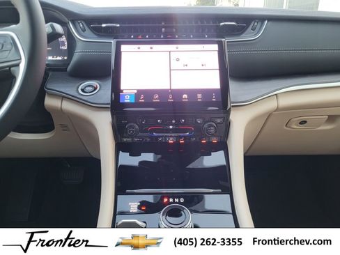 New 2025 Jeep Grand Cherokee Limited w/ Luxury Tech Group II image 18