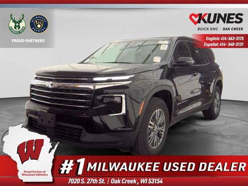 Used 2024 Chevrolet Traverse LT FWD image 1