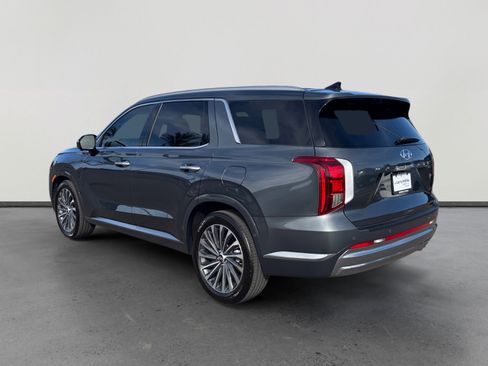 Used 2024 Hyundai Palisade Calligraphy FWD image 3