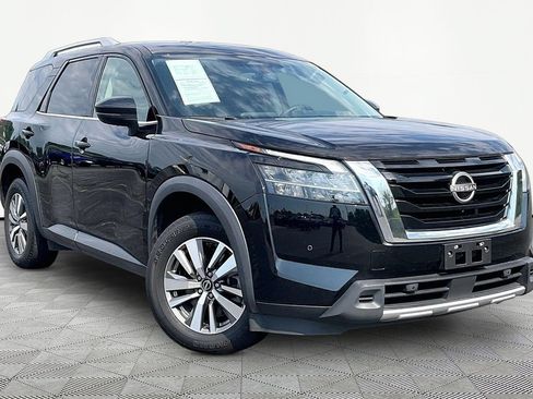 Used 2023 Nissan Pathfinder SL AWD/4WD image 3