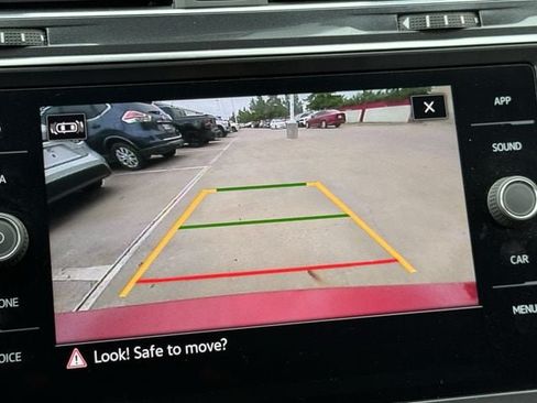 Used 2022 Volkswagen Tiguan SE FWD image 17