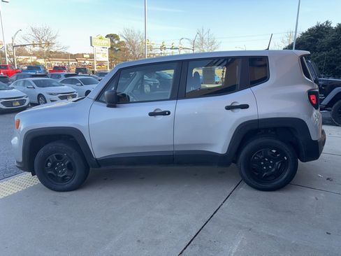 Used 2021 Jeep Renegade Sport image 8