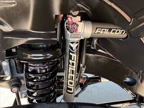 Used 2018 Jeep Wrangler Unlimited Sahara image 2