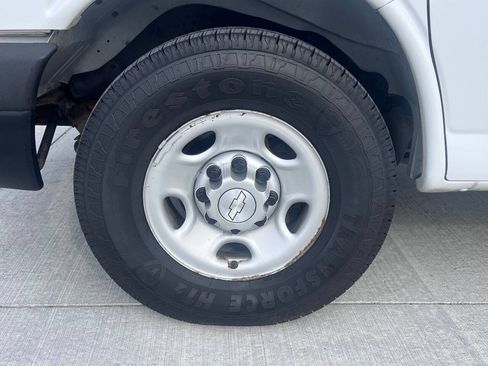 Used 2015 Chevrolet Express 2500 image 21