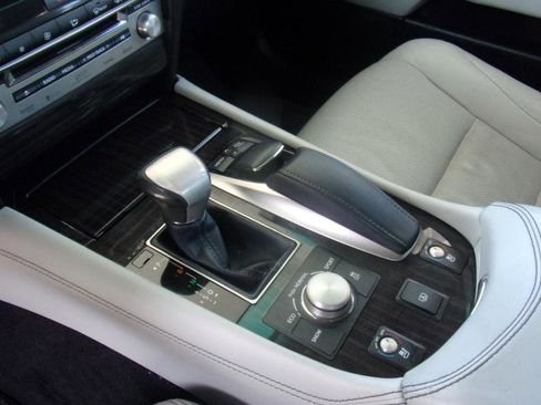 Used 2013 Lexus LS 460 w/ Comfort Pkg RWD image 14