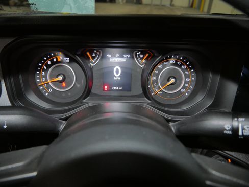 Used 2025 Jeep Gladiator Sport image 21