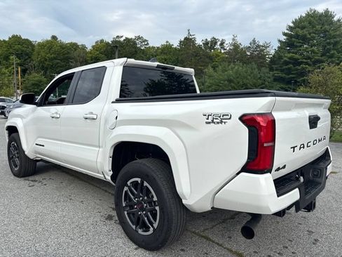 Used 2024 Toyota Tacoma TRD Sport AWD/4WD image 5