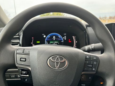 Used 2025 Toyota Camry LE image 27