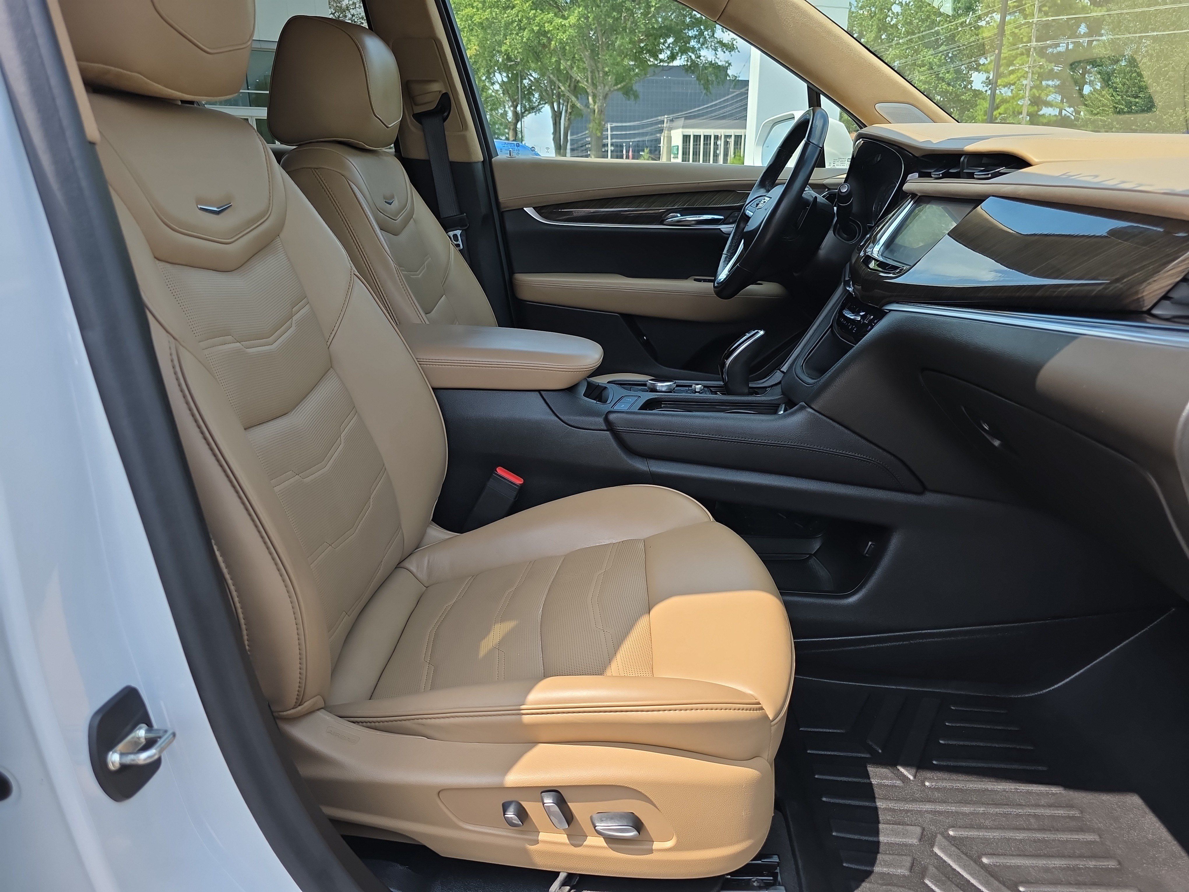 Used 2020 Cadillac XT6 Premium Luxury w/ Platinum Package FWD image 17