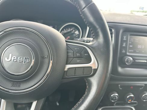 Used 2018 Jeep Compass Latitude image 29