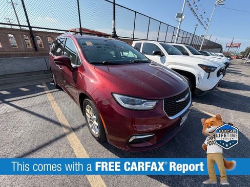 Used 2021 Chrysler Pacifica Touring-L FWD image 13