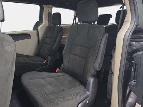 Used 2016 Dodge Grand Caravan SE image 13