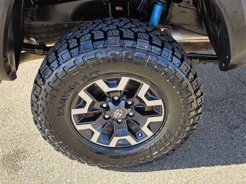 Used 2021 Toyota Tacoma TRD Off-Road image 30