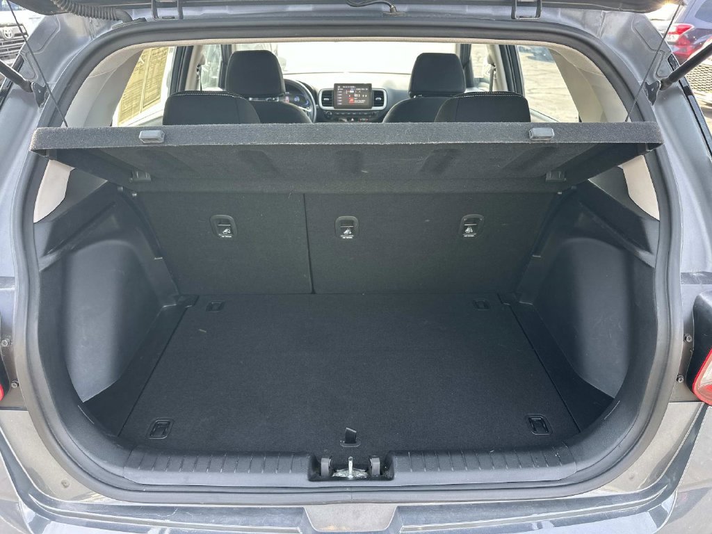 Used 2025 Hyundai Venue SEL FWD image 10