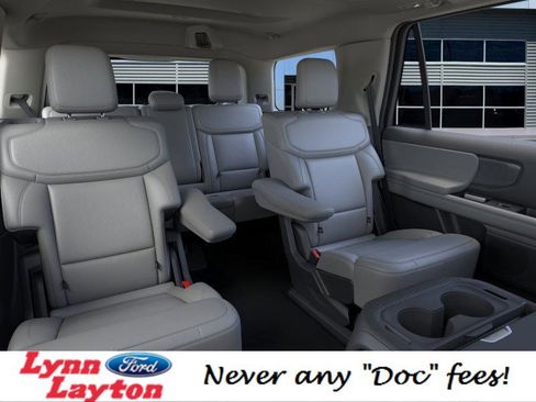 New 2026 Ford Expedition Active image 11
