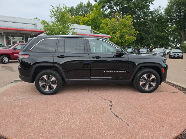 Used 2023 Jeep Grand Cherokee 4WD 4xe image 6