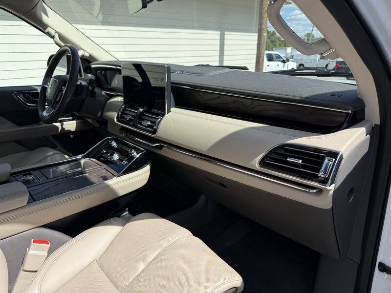 Used 2024 Lincoln Navigator Reserve AWD/4WD image 35
