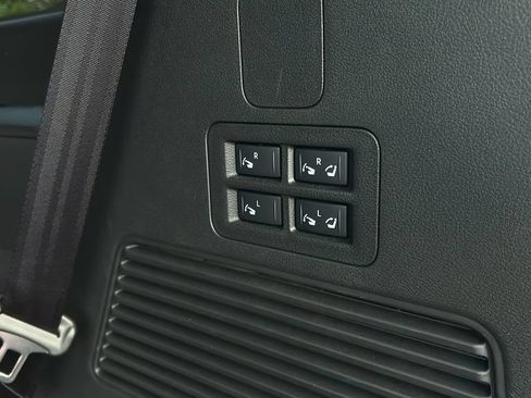 Used 2025 Nissan Armada SL w/ Captain's Chari Seat Package AWD/4WD image 11