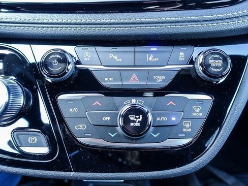 New 2026 Chrysler Pacifica Select image 21