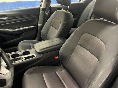 Used 2025 Nissan Altima 2.5 SV FWD image 31
