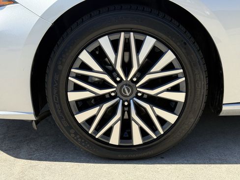 Used 2024 Nissan Altima 2.5 SV image 12