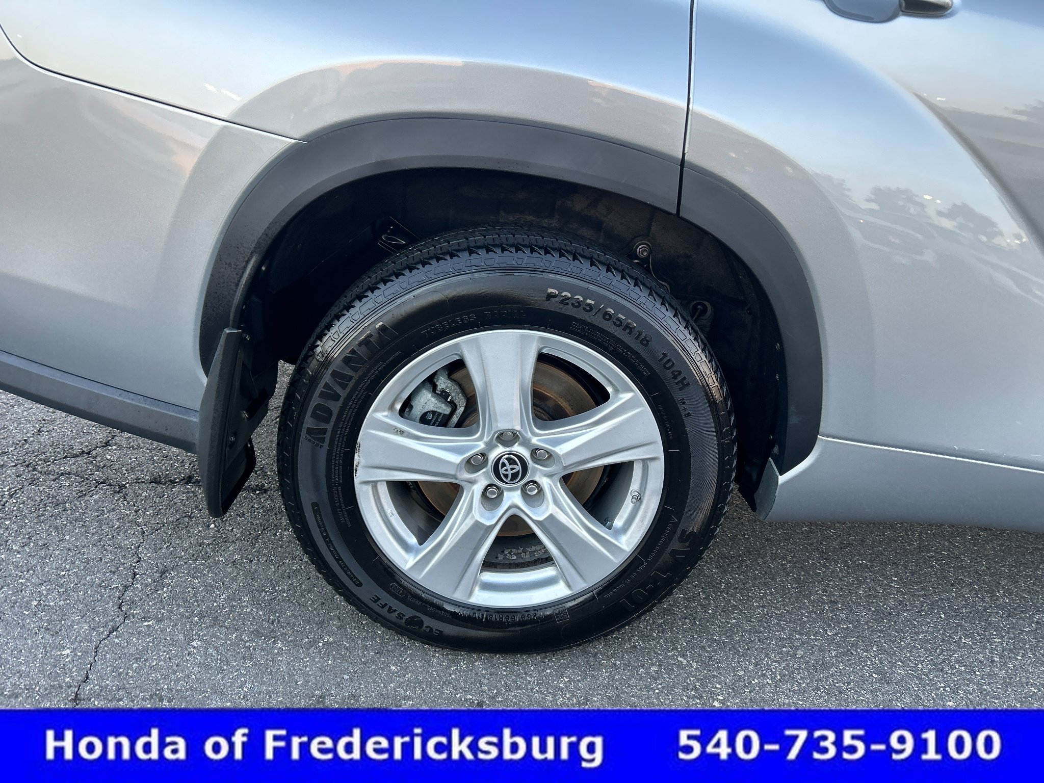 Used 2023 Toyota Highlander LE FWD image 35