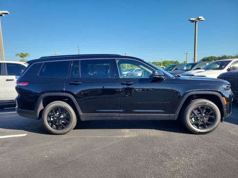 New 2026 Jeep Grand Cherokee L 2WD image 5