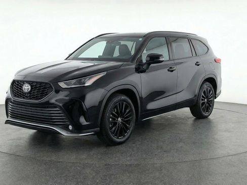 Used 2025 Toyota Highlander XSE image 2