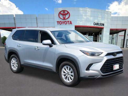 Certified 2025 Toyota Grand Highlander AWD image 2
