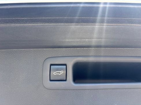 Used 2022 Toyota Highlander XLE FWD image 12