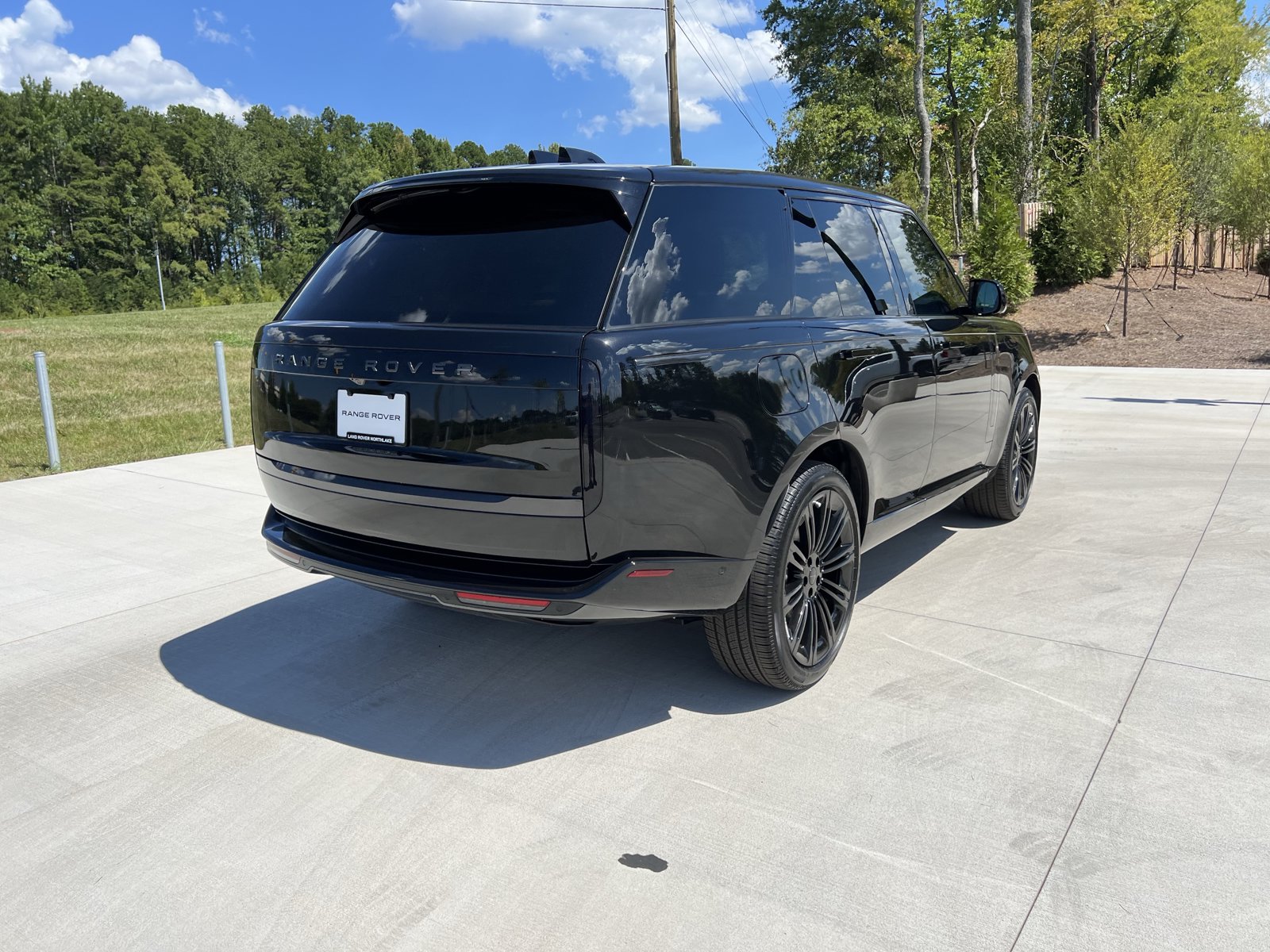 New 2026 Land Rover Range Rover SE AWD/4WD image 2