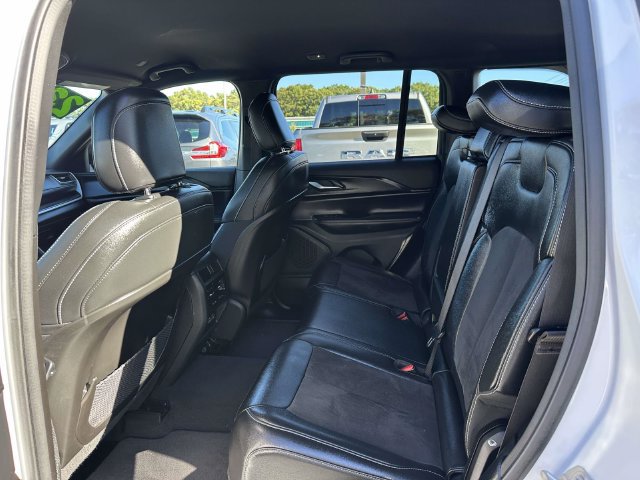 Used 2023 Jeep Grand Cherokee Altitude AWD/4WD image 7