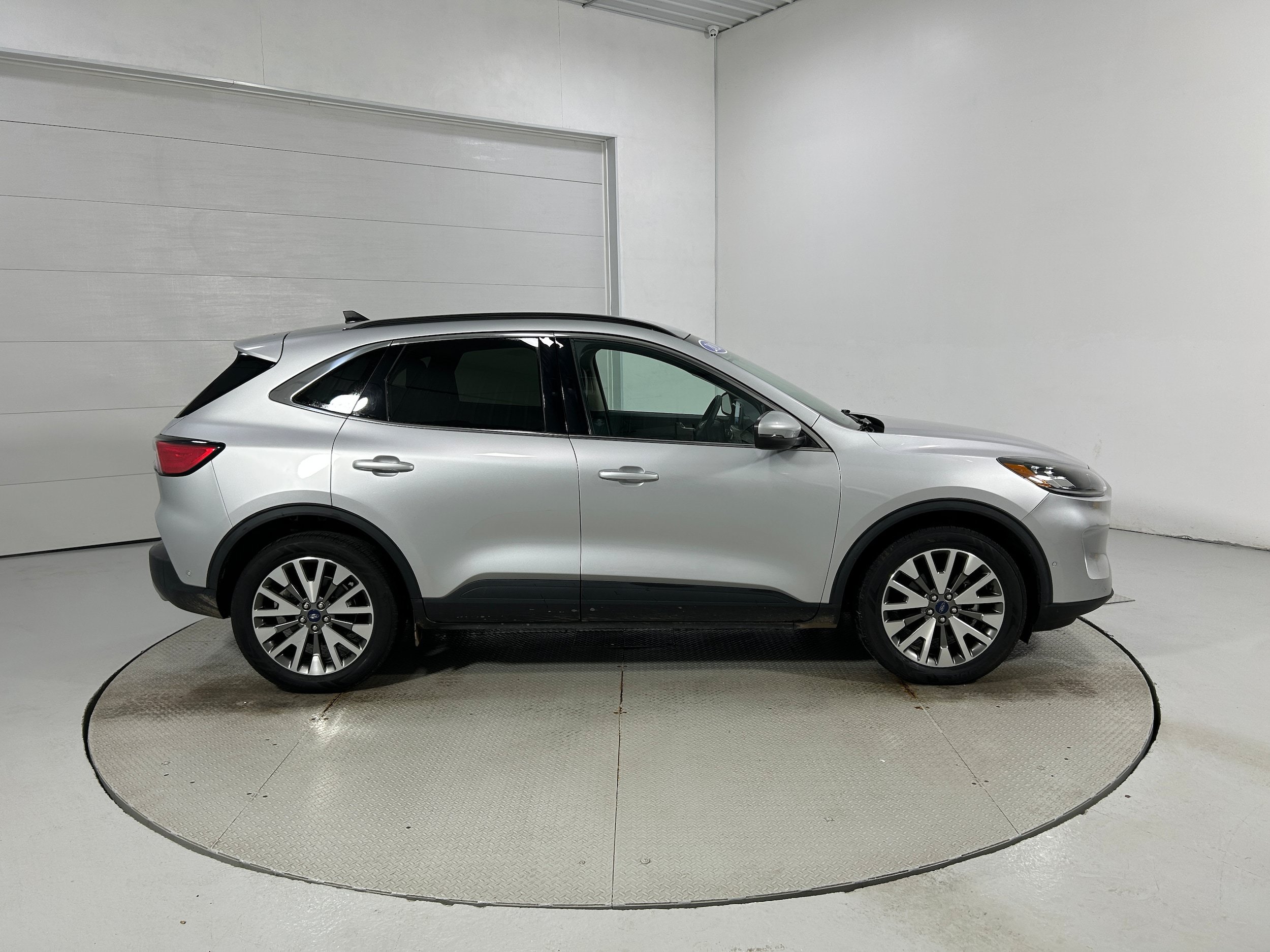 Used 2020 Ford Escape Titanium AWD/4WD image 34