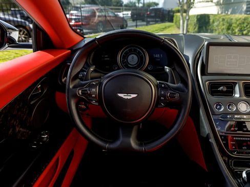 Used 2019 Aston Martin DB11 Volante image 11