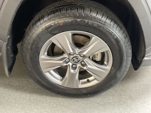 Used 2024 Toyota RAV4 XLE w/ Convenience Package image 13