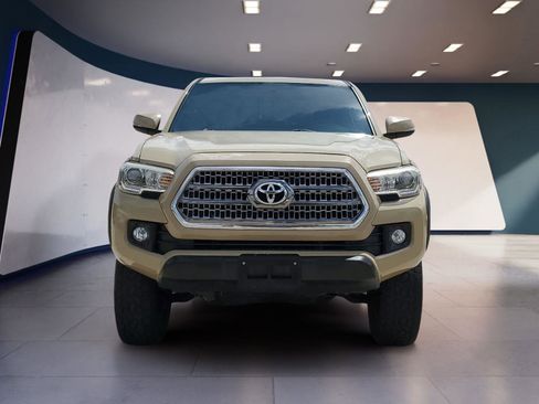 Used 2017 Toyota Tacoma TRD Off-Road w/ Premium & Technology Package AWD/4WD image 8