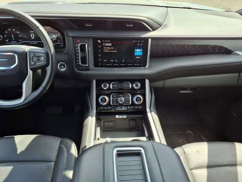 Used 2023 GMC Yukon Denali image 13