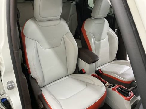 Used 2016 Jeep Renegade Limited image 34