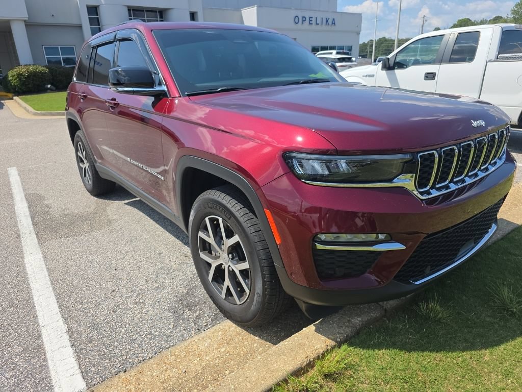 Used 2024 Jeep Grand Cherokee Limited w/ Luxury Tech Group II RWD image 10