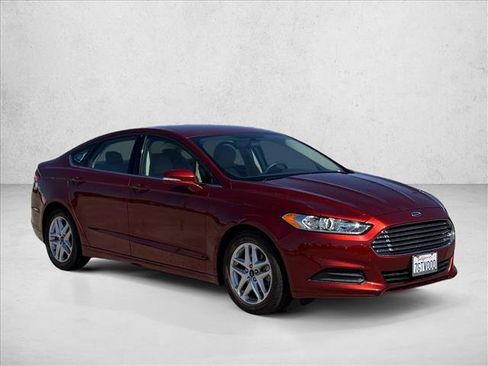 Used 2014 Ford Fusion SE FWD image 3