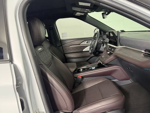Used 2025 Ford Explorer Platinum w/ Ultimate Package AWD/4WD image 32