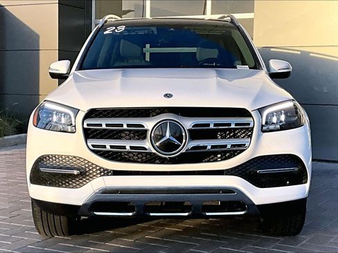 Used 2023 Mercedes-Benz GLS 450 4MATIC image 2