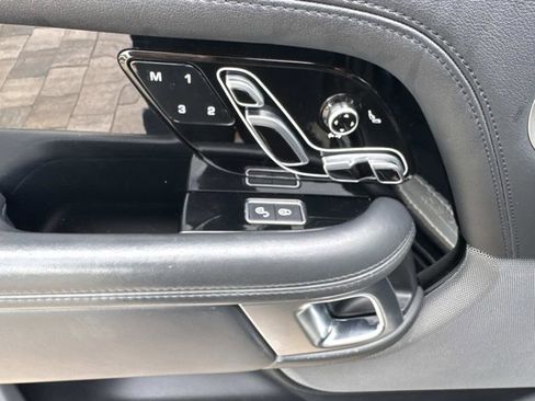 Used 2020 Land Rover Range Rover HSE image 11