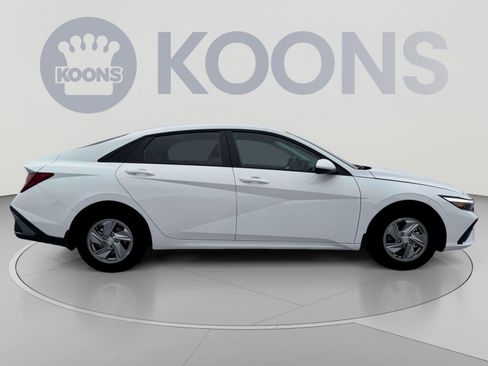 New 2026 Hyundai Elantra SE FWD image 21