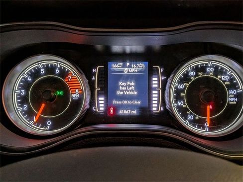 Certified 2020 Jeep Cherokee Latitude Lux w/ Comfort/Convenience Group image 17