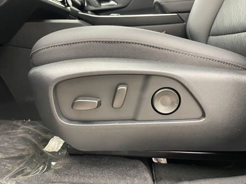 New 2026 Chevrolet Equinox LT w/ Convenience Package II AWD/4WD image 9