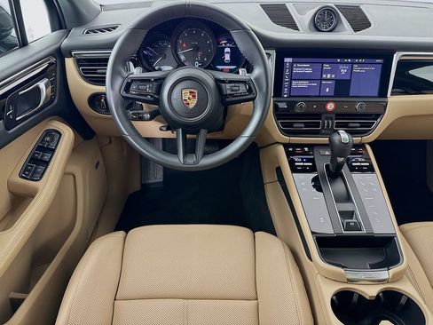 Certified 2025 Porsche Macan AWD/4WD image 26
